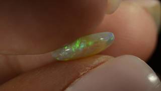 20602 - Crystal Opal Australian natural solid 1.00 ct very bright green/blue colours gem