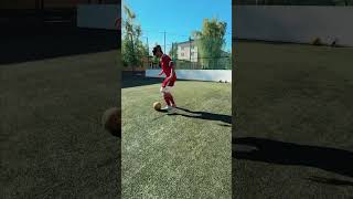 Помните этот трек? Играю с легендой ⚽️ @iFreestyleWorld #фристайл #freestyle #дриблинг #трюки