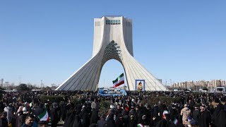 Iran : foule immense et slogans anti-américains à Téhéran pour célébrer la Révolution islamique