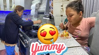 MI ABUELA  NOS COCINÓ …….SALIMOS UN MOMENTO