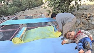 Covering the roof of the house with sheets by Aghaqarbun and her children