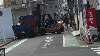 【はたらく車】フォークリフト作業中