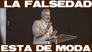 LA FALSEDAD ESTA DE MODA