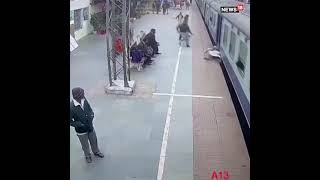 Viral Video | Train | ଅଳ୍ପକେ ବର୍ତ୍ତିଗଲେ ଯାତ୍ରୀ | ଜୀବନ ବଞ୍ଚାଇଦେଲେ RPF କନ୍‌ଷ୍ଟେବଳ | RPF | Odia News