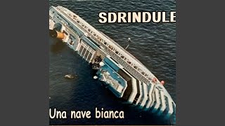 Una nave bianca