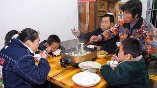 Cold days to eat hot pot, this time do not eat vegetables, to see the wife prepared what delicious