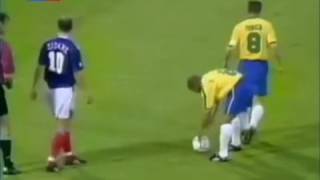 Roberto Carlos sok Ayağının dışı ile muhteşem falsolu gol