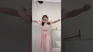 元HKT48 村重杏奈 IZ*ONEのみんなはこんな腹のハミ肉ありません！TikTok