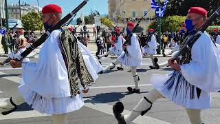 Οι Εύζωνες στην στρατιωτική παρέλαση