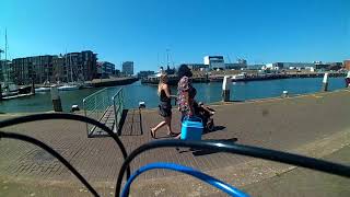 Mooi Nederland. Fietsen langs de haven van Scheveningen