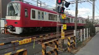 京急600形607編成87H特急青砥行き京成3000形3001編成71K快速西馬込行き四ツ木3号踏切通過