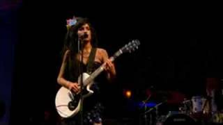 AMY WINEHOUSE-Wake Up Alone (Live @ Glastonbury 2008)