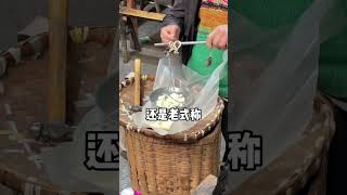 重慶街頭再遇童年背籠美食，不知道別的地方有沒有？ #街邊小吃 #中國美食