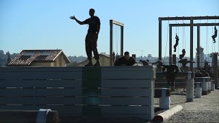 Marine Recruits Tackle Obstacle Course