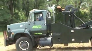 1979 L9000 Wrecker Pulling Flatbed Trailer