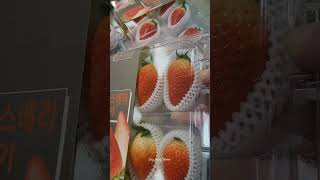 Kings berry strawberry #shorts #strawberry #fruit #asmr #satisfyingvideo #viral #crizlopezfitness