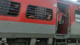 12561 Jyg-Ndls (Swatantrata Senani SF Express) with WAP-7 at SFG (Subedarganj) from PRYJ towards CNB