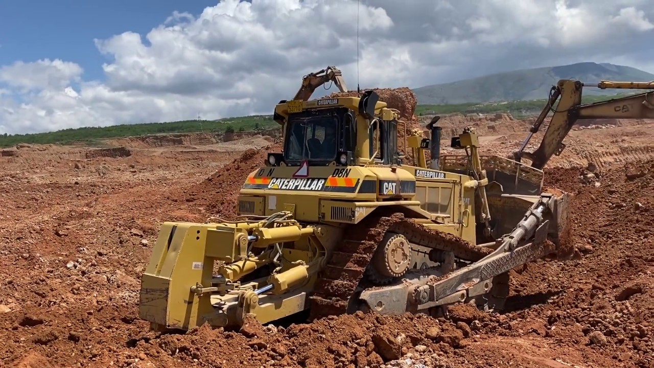 Caterpillar D8N Bulldozer Ripping And Pushing - YouTube