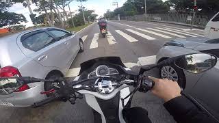 PCX NA MARGINAL CORTANDO DE GIRO