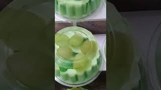 Gelatinas de pistache, limón y uvas