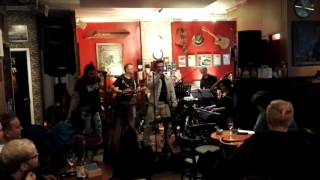 Nahkatakkinen tyttö Cover by Antti Kurhinen 26.04.2016 at pub Maltainen Riekko Helsinki/Finland