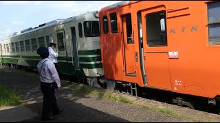 ローカル線なのに車掌二人乗務　小湊鉄道のキハ40　上総久保駅を発車