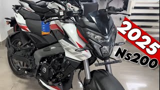 NEW 2025 PULSAR NS200😍 || Reviews, Features \u0026 Price🔥 || Unbelievable Addition😱 || BAJAJ BIKES