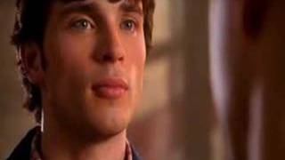 Smallville(parodie) Saison 1 épisode 1 (les toilettes)