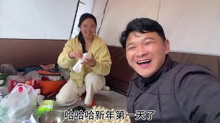 捡的美女给我包饺子，这应该是爱的表现吧#自驾游中国