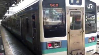 中央本線甲府駅に、小淵沢行き211系電車6両が到着