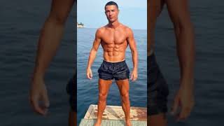 WHY SOCCER PLAYERS DON'T BUILD MUSCLE (Ronaldo vs Messi)