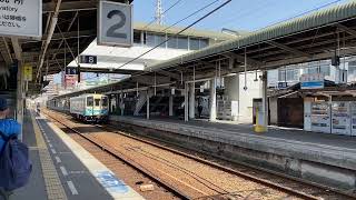 愛媛県、松山駅(旧駅舎)入線の様子