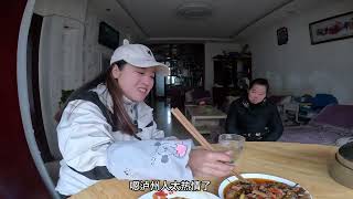 骑行四川泸州挑战去陌生人家里蹭饭，遇见热情叔叔阿姨成功蹭饭