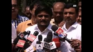 Hardik Patel meets Keshubhai Patel in Gandhinagar