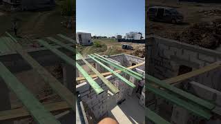 Плоская кровля с разуклонкой стропилами начало! #стройка #construction #топ #строительство roof