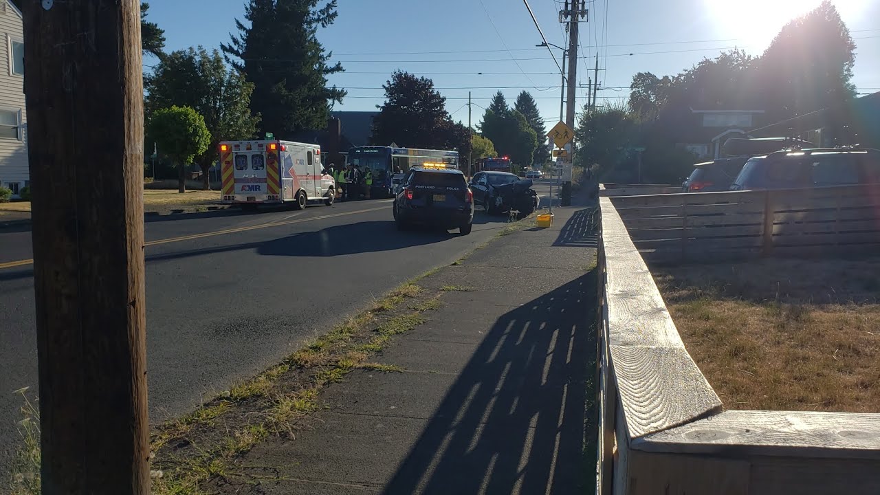 Traffic Collision Involving Tri-Met Bus Near NE Fremont St & NE 77th ...