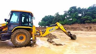 “JCB 3DX Eco Excellence: Backhoe Se Pani Ke Neeche Mitti Ka Kaam”