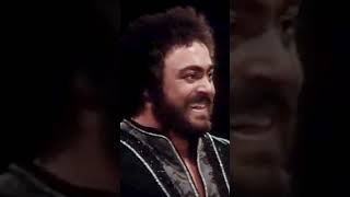 Luciano Pavarotti Mesmerizes with his Powerful Rendition of Nessun Dorma VINCERO  #classicalmusic