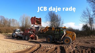 #55 Więcej trawy niż kamieni ? Zbieramy łąkę, ciężko to idzie. Valtra T174, JCB, Husaria