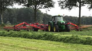 OP HOOIEN MET EEN JOHN DEERE 6115 M KUHN GA  1531