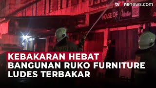 Diduga Akibat Korsleting Listrik, Ruko Furniture di Jakarta Pusat Terbakar Hebat | OneNews Update