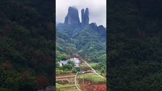 浙江世界自然遗产之江郎山，中国丹霞地貌老年晚期的典型代表，高360余米，登顶仅需一身冷汗。据说徐霞客来过3次。#shorts