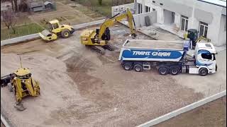 REALIZZAZIONE PIAZZALE PER CAPANNONI INDUSTRIALI BY TRANS GHIAIA ESCAVATORI AL LAVORO