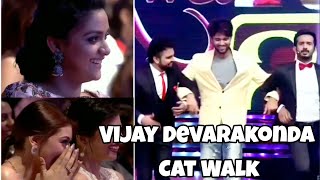 Vijay Devarakonda Cat Walk in Stage Show😂😂!!