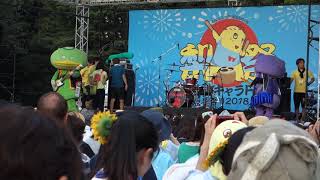 チューニングするカパルとアックマ様　梨祭り２０１８神宮外苑ＣＨＡＲＡＭＥＬステージリハ