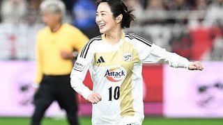 槙野智章の引退試合に妻の高梨臨さんが登場！　“やり直し”でPK成功…夫婦でゴールパフォ To Kyo Prince