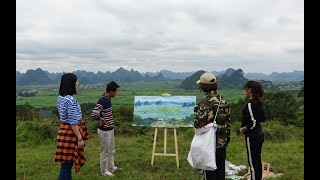 小莫带两位美女进山，才艺表妹现场即兴表演绘画，这技术太厉害了