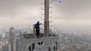 Άλμα από τον ψηλότερο πύργο της Τζακάρτα