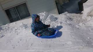 床屋さんちの今日の僕☆巨大雪山が楽しい～上手にﾊﾞﾗﾝｽとって～そりすべり♪|https://ameblo.jp/kidsbarber/entry-12733055493.html