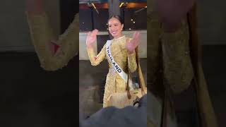 มิสยูนิเวิร์ส โอปอสวยสง่าในชุดไทย #missuniverse